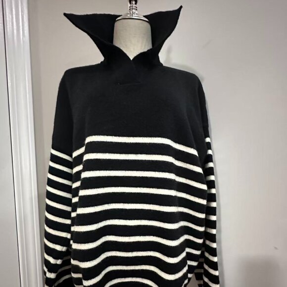 Sweaters - Black and White Striped Women's Sweater （L/XL）